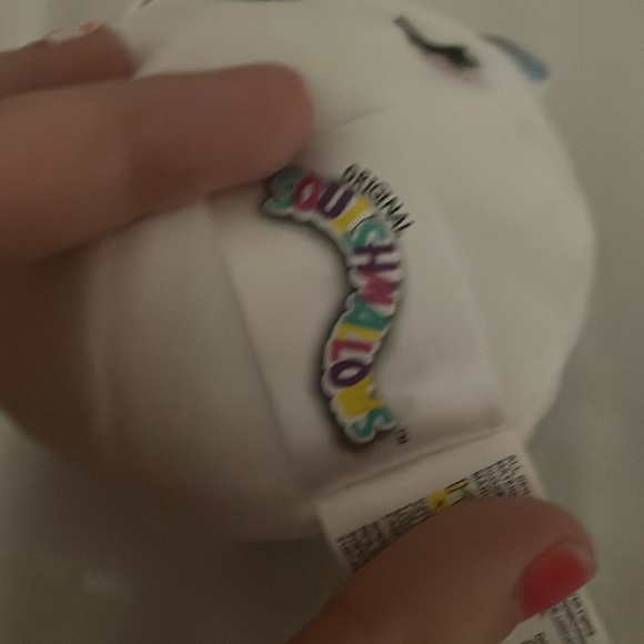 I’m selling an Claire’s clip squishmellow (no tags sorry) - Picture 4 of 4